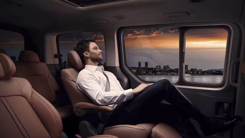 Hyundai STARIA Hybrid - interiér