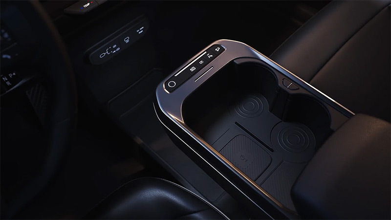 Výsuvná zásuvka středového panelu modelu Kia EV5