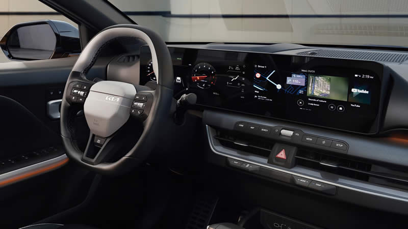 Kia K4 - sportovní detaily v kabině