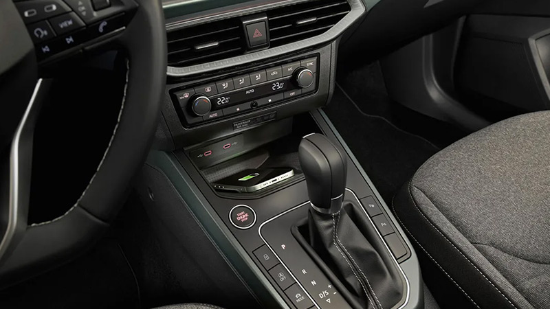 Středový panel vozu SEAT Arona s Connectivity boxem