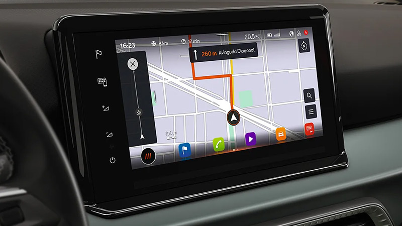 Digitální displej s online navigací ve voze SEAT Arona
