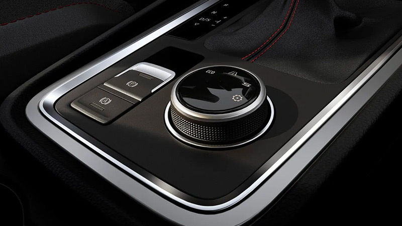 Středový panel s voličem jízdních režimů SEAT Drive Profile v modelu SEAT Ateca