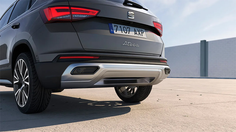 Zadní část šedého vozu Detail SEAT Ateca