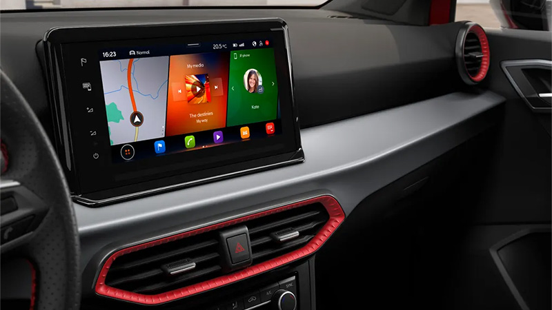 Přístrojová deska s dotykovou obrazovku ve voze SEAT Ibiza