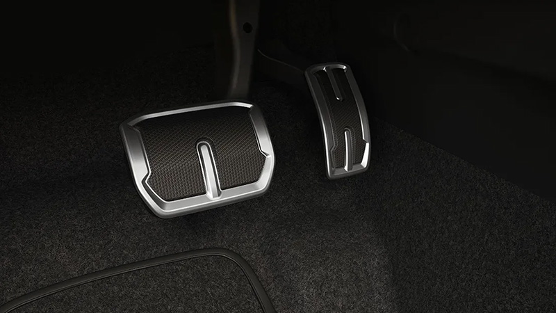 Hliníkové pedály vozu SEAT Ibiza s automatickou převodovkou