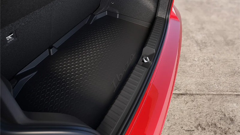 Otevřený zavazadlový prostor vozu SEAT Ibiza