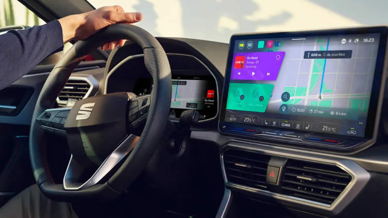 SEAT Leon Sportstourer - Dechberoucí moderní interiér