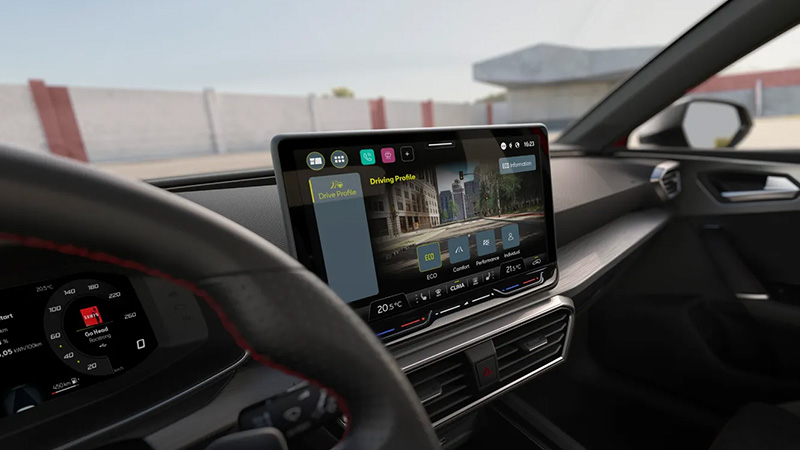 SEAT Leon Sportstourer - navigační systém uvnitř vozu