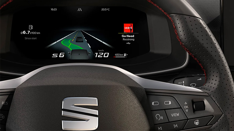 Detail na použití prediktivního adaptivního tempomatu ve voze SEAT Leon