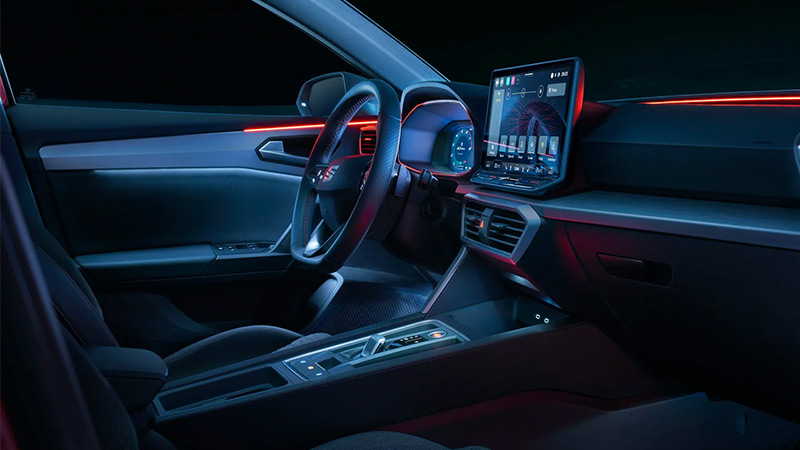 Ukázka ambientního osvětlení v modelu SEAT Leon v noci