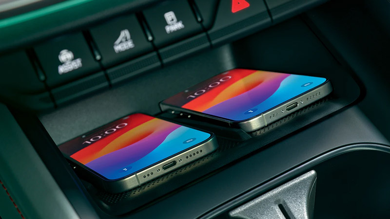 Škoda Elroq RS - Bezdrátové nabíjení telefonu