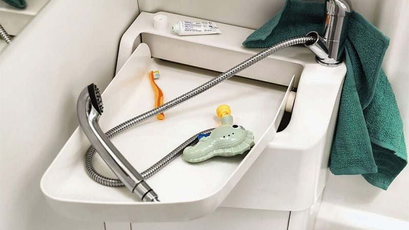 Volkswagen Grand California vw grand california koupelna 2